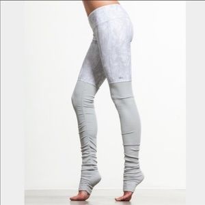 Also yoga snake print yoga leggings size small